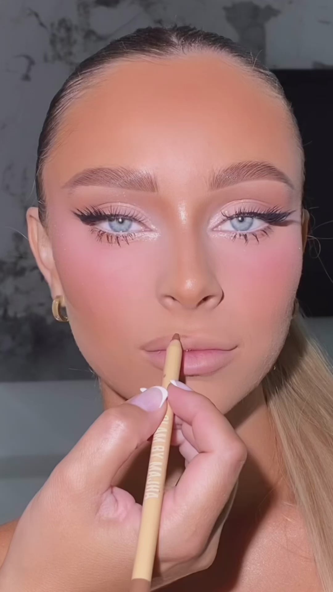 Wood automatic lipliner